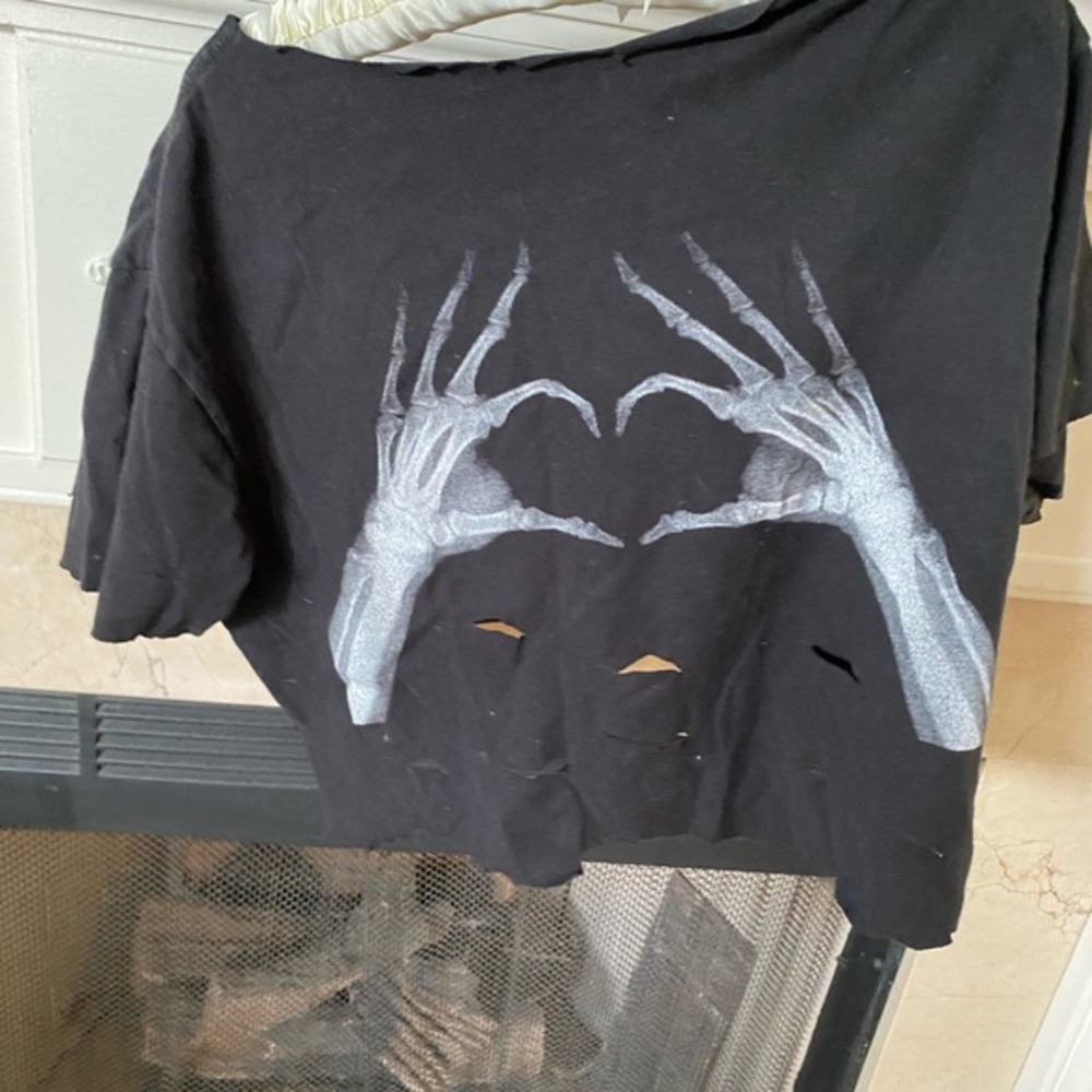 Distressed skeleton, tee ☠️